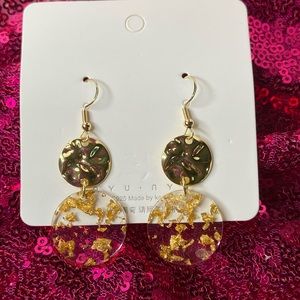 Boutique earrings new clear and gold